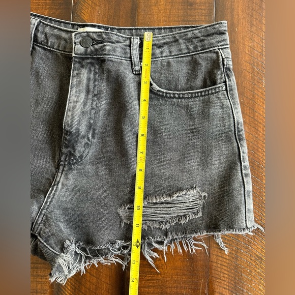 Black Distressed High Waisted Jeans Denim Shorts Forever 21 Size 30 - Picture 9 of 11